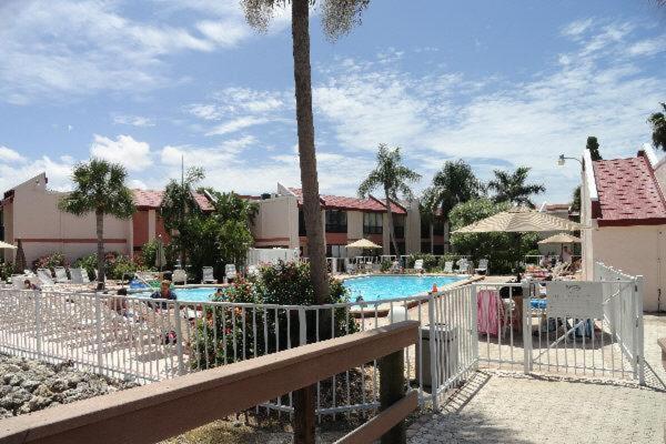 Runaway Bay Two Bedroom Apartment, Unit 147 Bradenton Beach Exterior photo